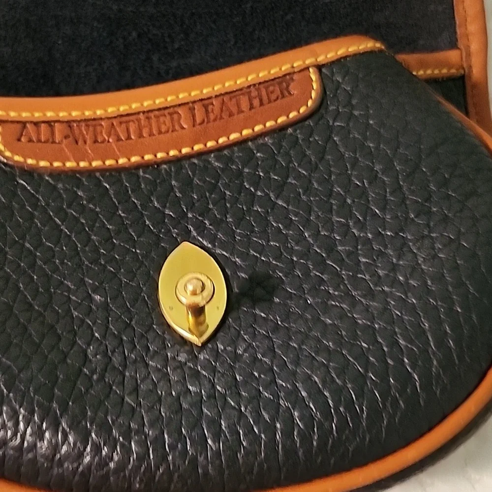 Vintage Mini-Dooney & Bourke Crossbody Purse 6" W X 4 1/2" H (32) - Picture 8 of 12